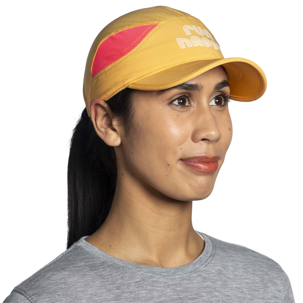 Brooks Chaser Hat casquette de course à pied unisexe face - Sun Glow / Hyper Pink / Run Happy