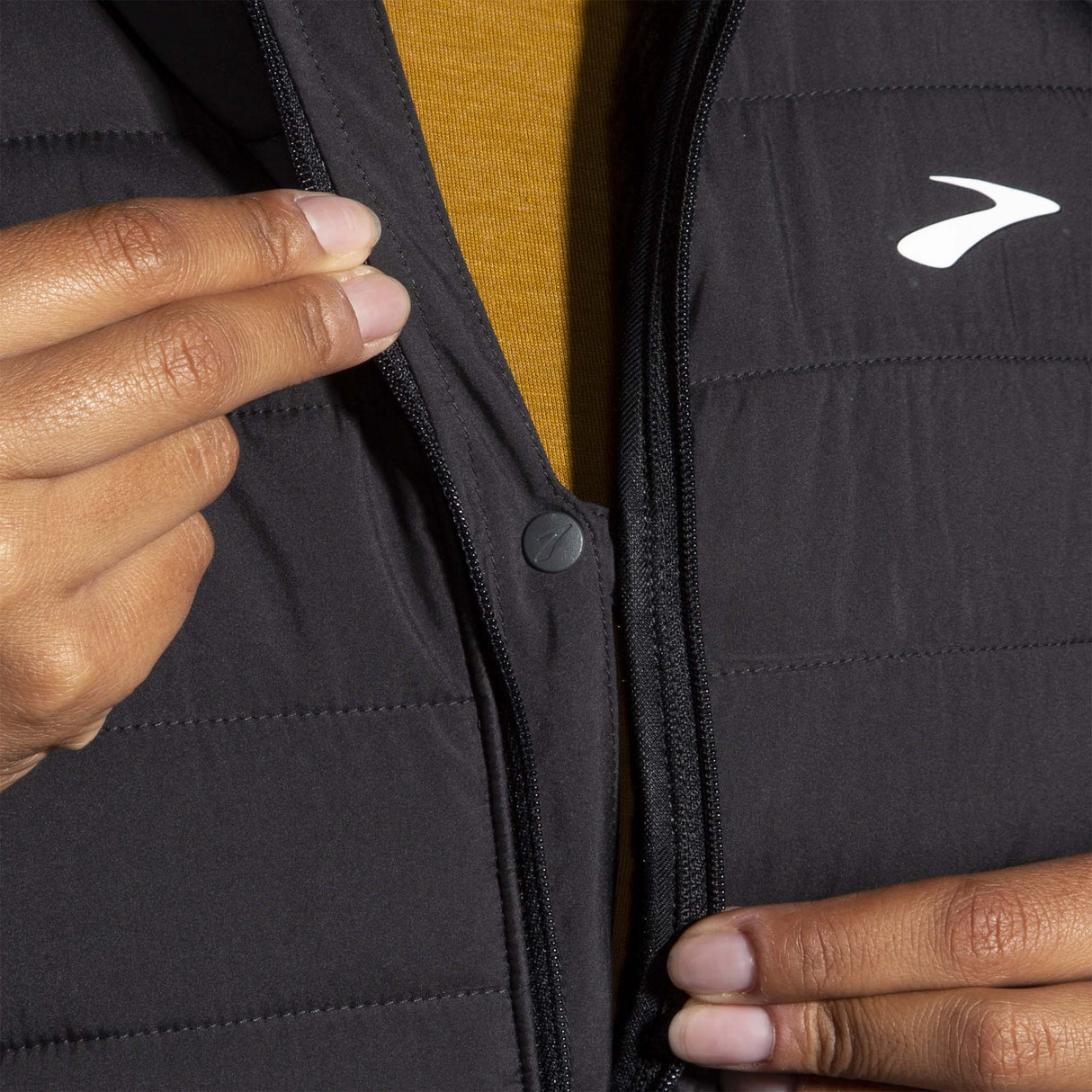 Brooks Shield Hybrid Jacket 2.0 manteau de course à pied noir femme fermeture