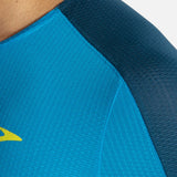 Brooks Atmosphere T-shirt de course electric blue alpine pour homme close-up