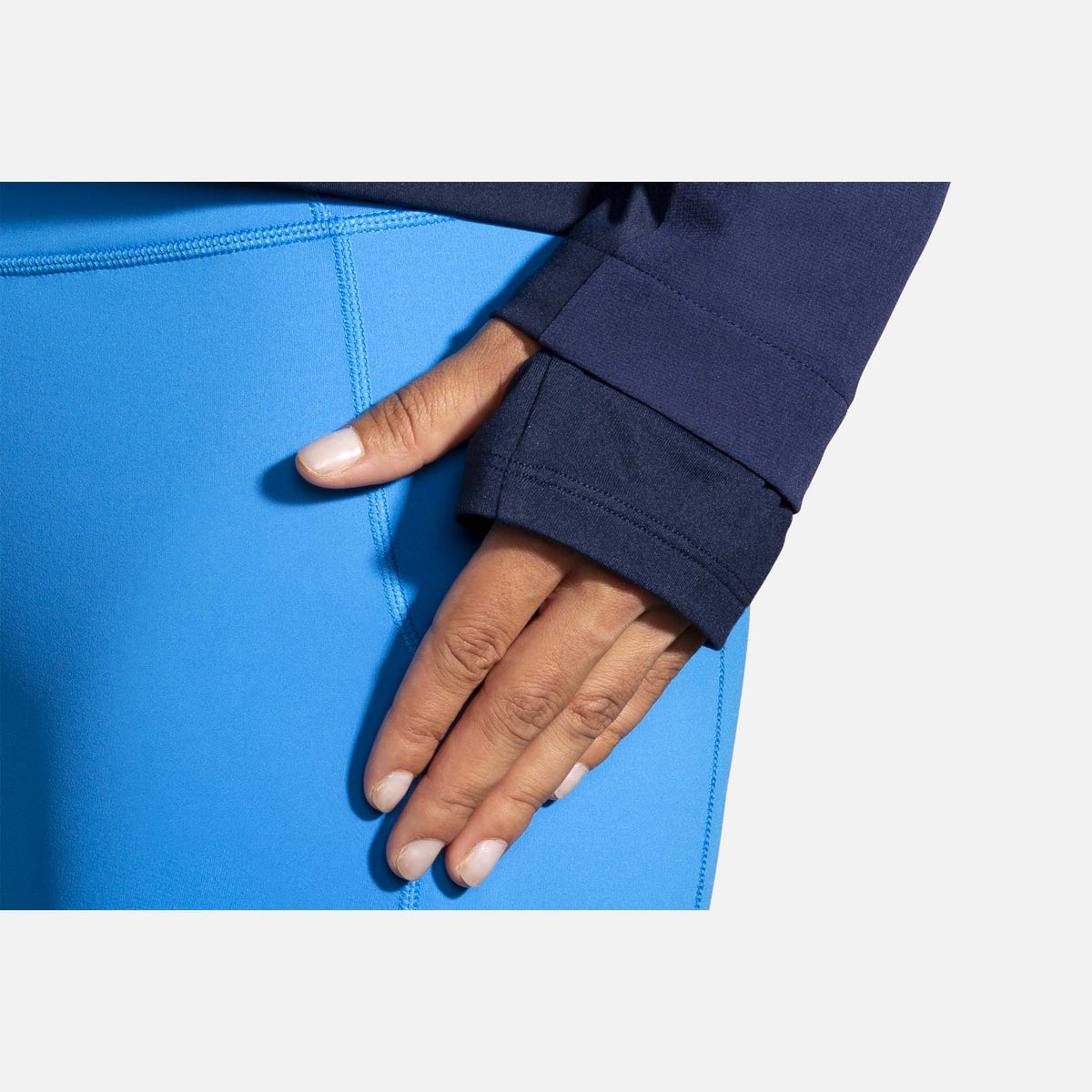 Brooks Fusion Hybrid Jacket manteau de course à pied navy blue bolt pour femme passe pouce