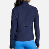 Brooks Fusion Hybrid Jacket manteau de course à pied navy blue bolt pour femme dos