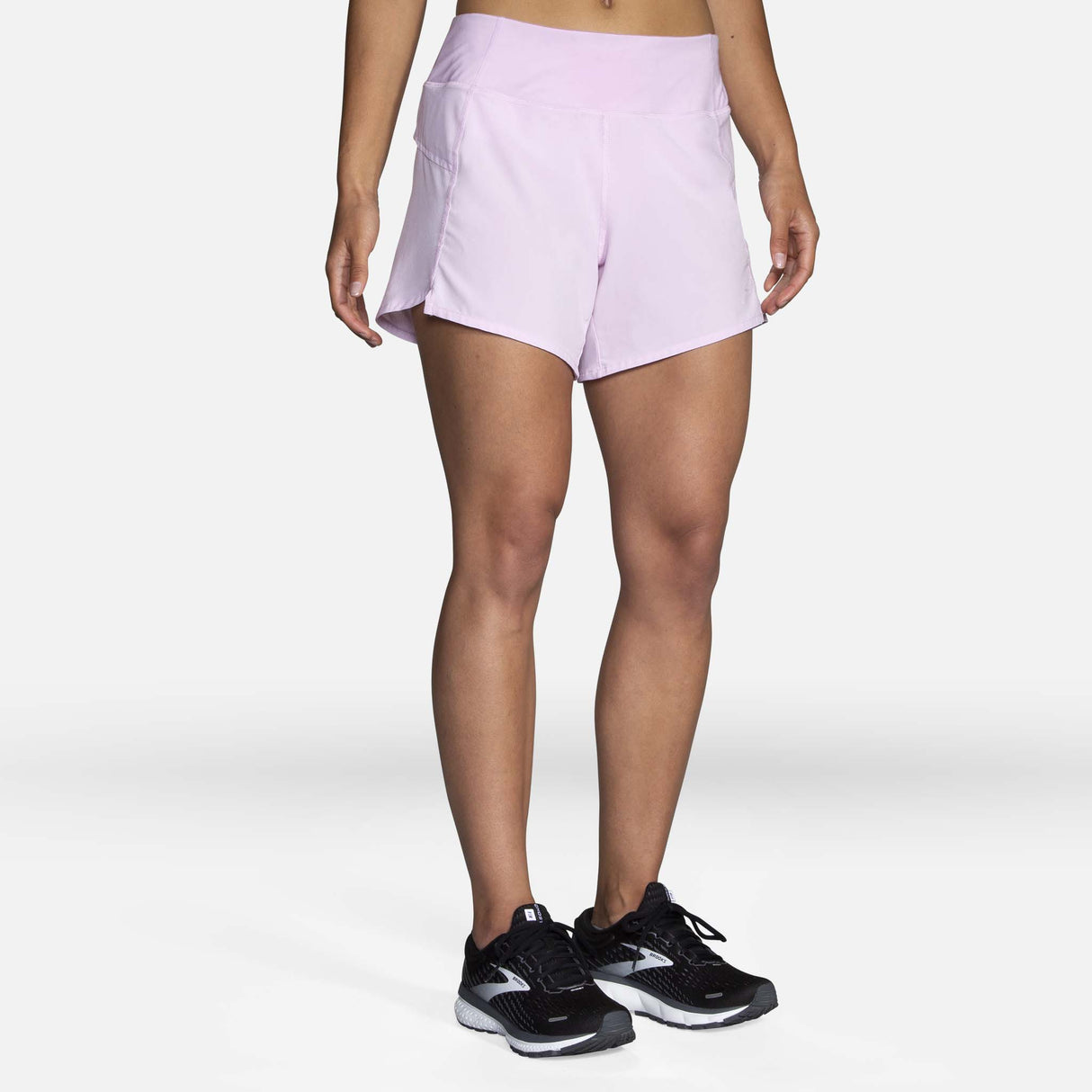 Brooks Chaser 5" shorts course orchid haze femme face 2