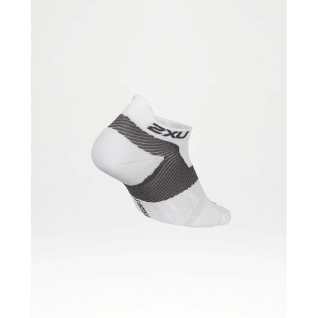 2XU Race Vectr men's run socks white chrome 