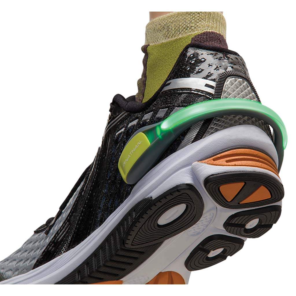 Nathan LightSpur LED clip lumineux pour soulier de course à pied vue live