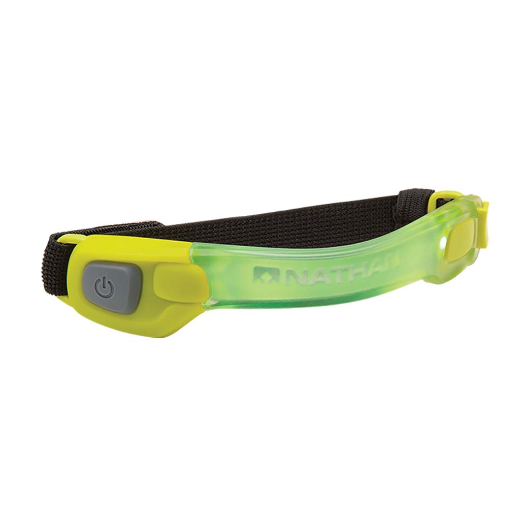 Bandeau de visibilité Nathan Light Bender LED armband light jaune on Soccer Sport Fitness