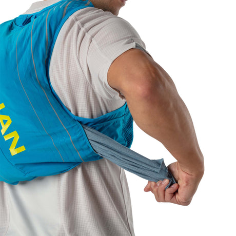Nathan Pinnacle 12 L veste d'hydratation de course à pied homme - blue me away finish lime pochette arrière