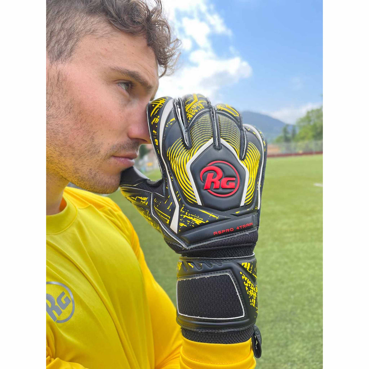 RG Goalkeeper Gloves Aspro 4Train gants de gardien de but de soccer live 3- Noir / Jaune