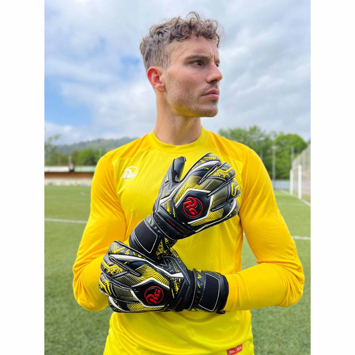 RG Goalkeeper Gloves Aspro 4Train gants de gardien de but de soccer -live 4 Noir / Jaune