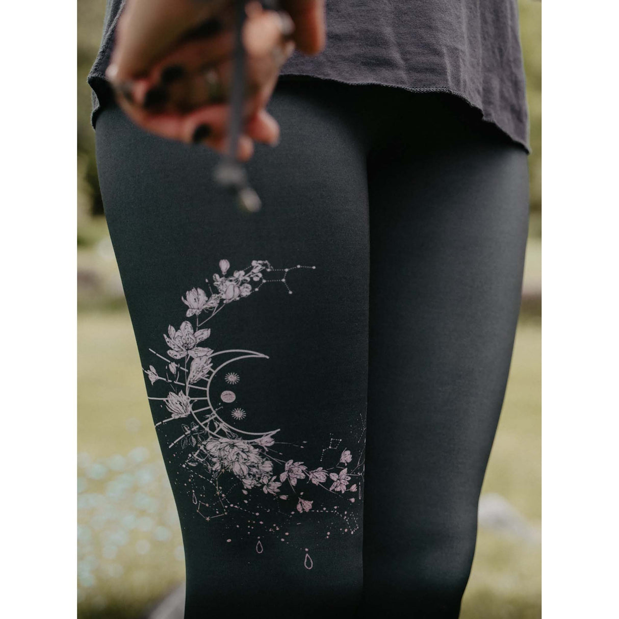 Rose Buddha Enfant de Lune Leggings de yoga taille haute close-up