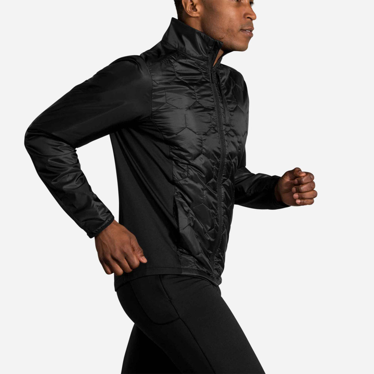 Brooks Shield Hybrid Jacket manteau de course à pied homme modèle en action