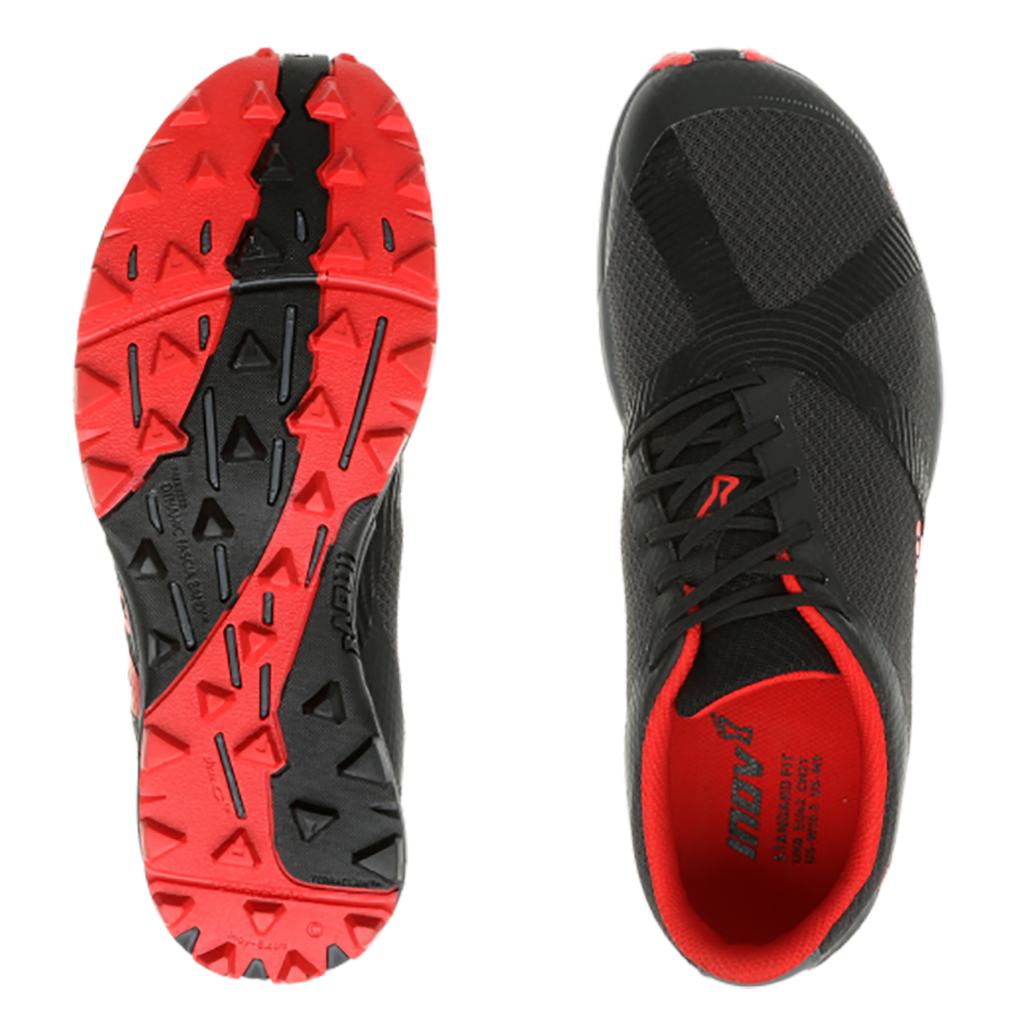 Chaussure de course a pied trail homme INOV-8 TerraClaw 220 noir rouge vue superieure semelle