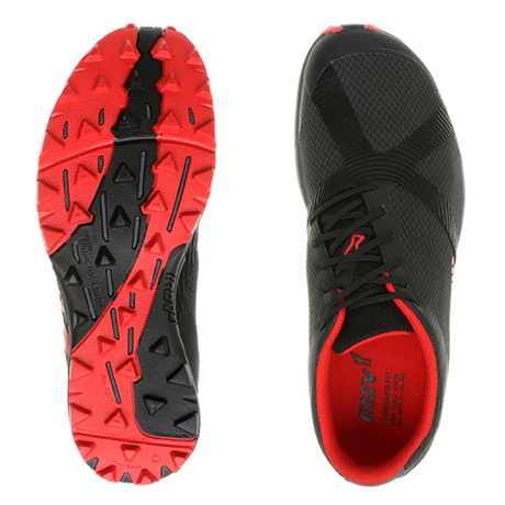 Chaussure de course a pied trail homme INOV-8 TerraClaw 220 noir rouge vue superieure semelle